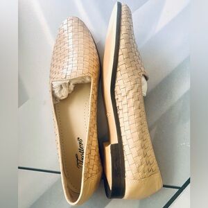 Trotters Women's Beige Woven Flats